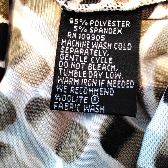 Wrap around animal print top, size XL - Picture 10 of 11